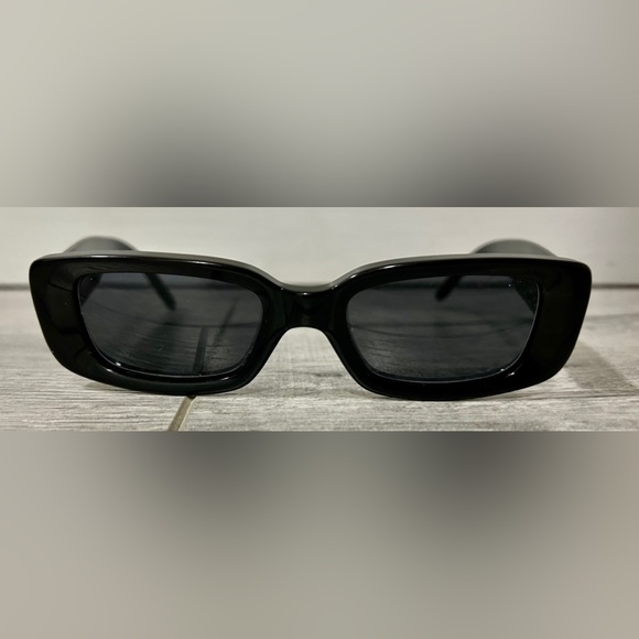 Gucci Accessories - Authentic Vintage Black Gucci Sunglasses (series:GG2409/S 807 49 19)